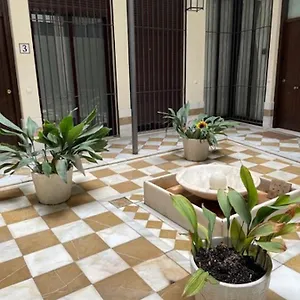 https://holidays2malaga-jinetes-junto-casco-histrico-parking.1costadelsol.com